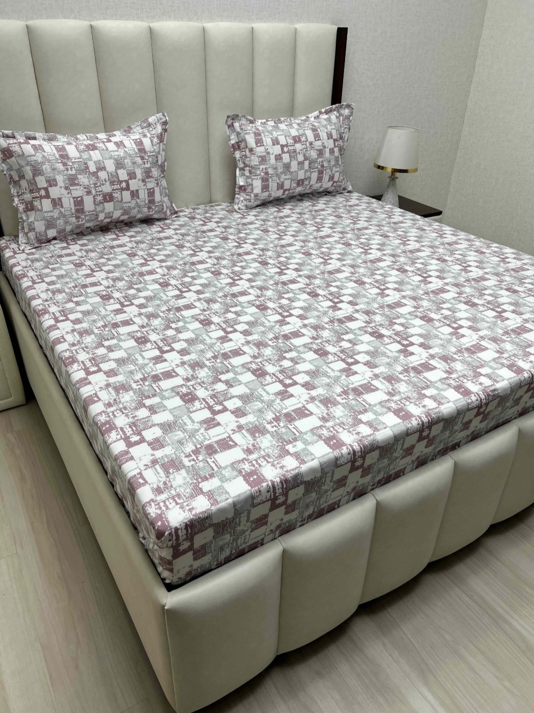 Pure Decor Purple & White Geometric Pure Cotton 300 TC Queen Bedsheet Set 2.28 m x 2.54 m
Pure Decor Purple & White Geometric Pure Cotton 300 TC Queen Bedsheet Set 2.28 m x 2.54 m