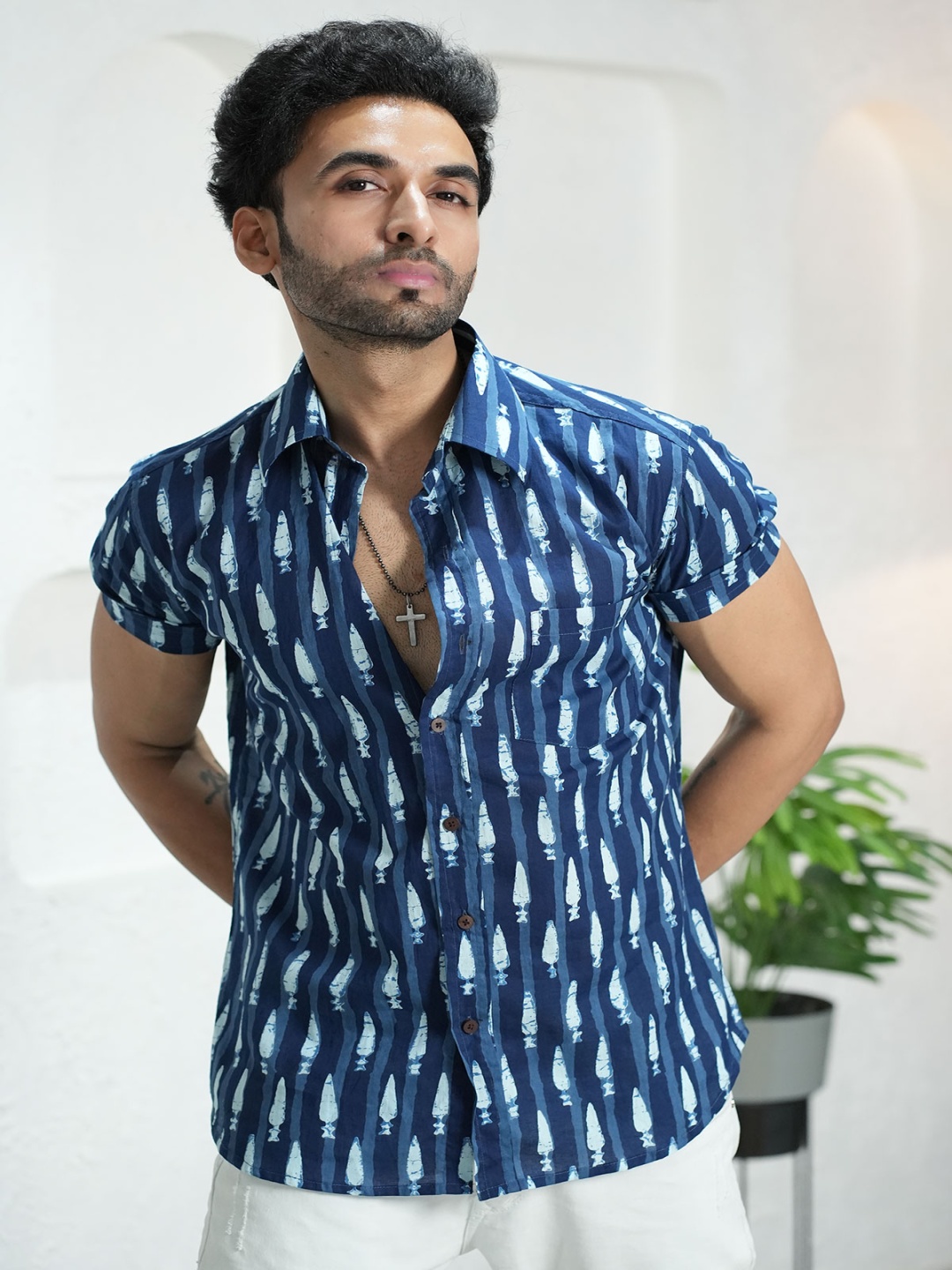 Style Matters Men Standard Fit Spread Collar Vertical Striped Cotton Casual Shirt, Navy blue
Style Matters Men Standard Fit Spread Collar Vertical Striped Cotton Casual Shirt, Navy blue