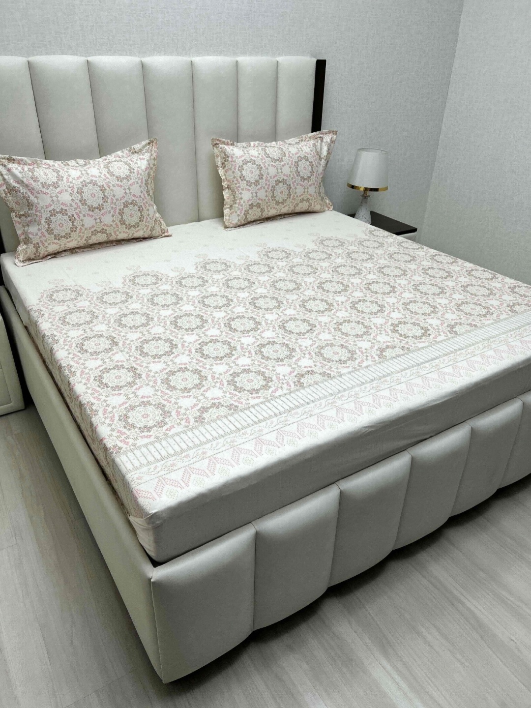 Pure Decor Royal Passion Peach Printed Pure Cotton 300 TC Queen Bedsheet set 2.28m x 2.54m
Pure Decor Royal Passion Peach Printed Pure Cotton 300 TC Queen Bedsheet set 2.28m x 2.54m