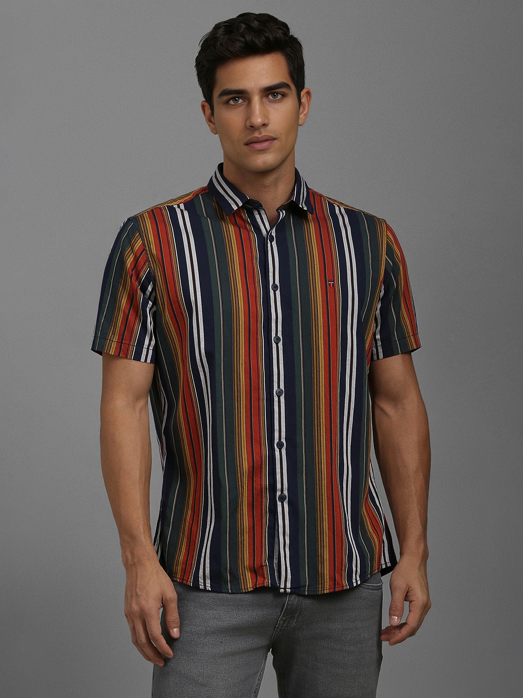 Louis Philippe Jeans Men Spread Collar Vertical Striped Cotton Casual Shirt, Navy blue
Louis Philippe Jeans Men Spread Collar Vertical Striped Cotton Casual Shirt, Navy blue