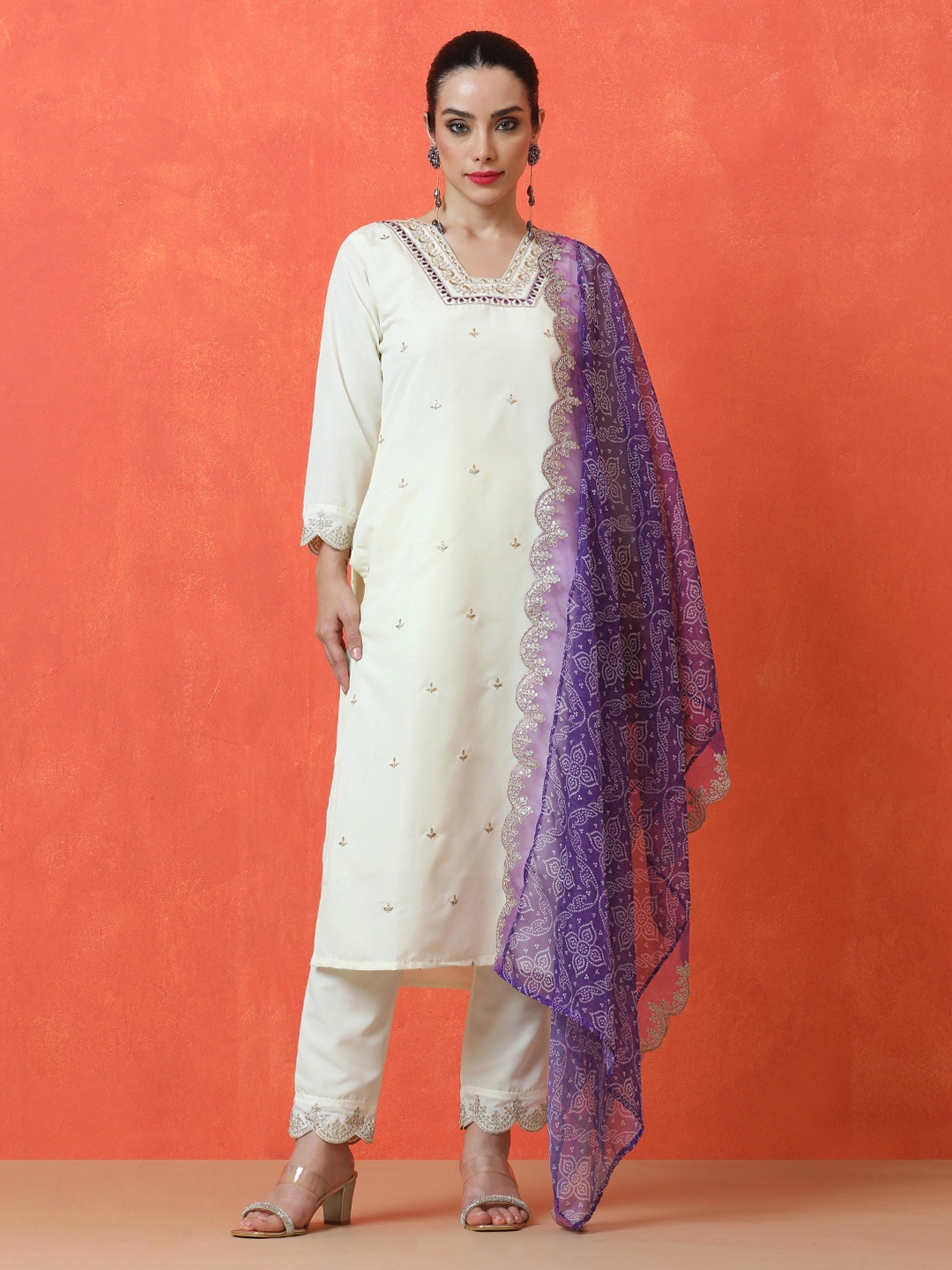 Jaipur Kurti Floral Embroidered Square Neck Straight Kurta With Trousers And Dupatta, White
Jaipur Kurti Floral Embroidered Square Neck Straight Kurta With Trousers And Dupatta, White