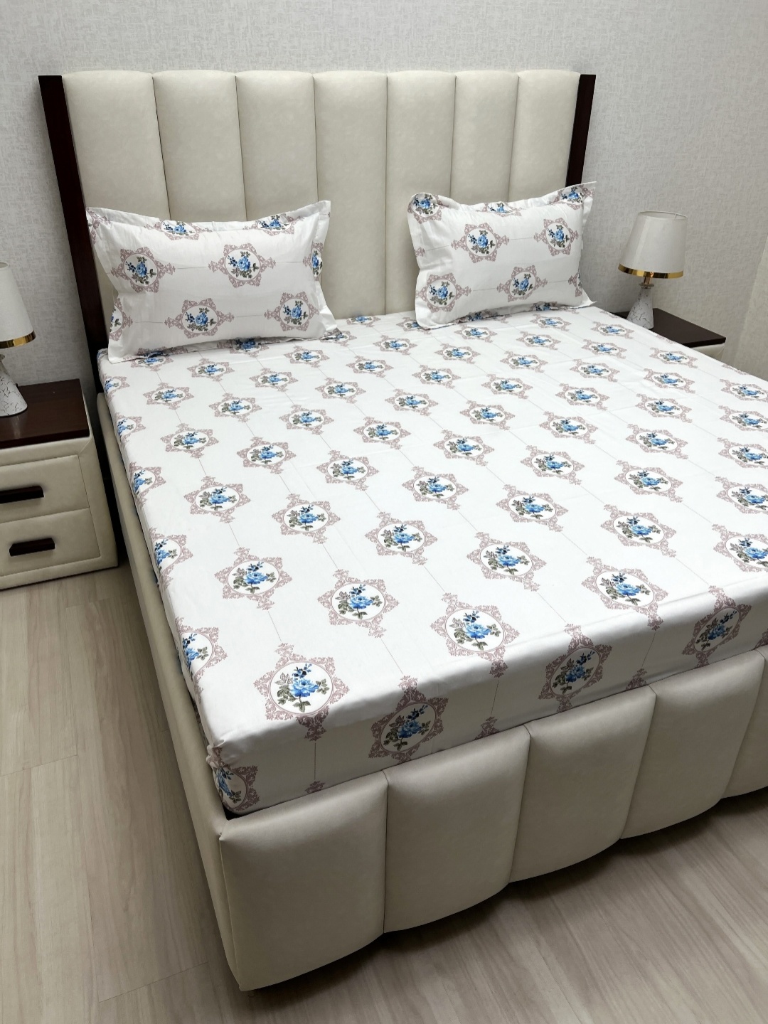 Pure Decor White & Blue Floral Pure Cotton 350 TC Queen Bedsheet Set 2.28 m x 2.54 m
Pure Decor White & Blue Floral Pure Cotton 350 TC Queen Bedsheet Set 2.28 m x 2.54 m