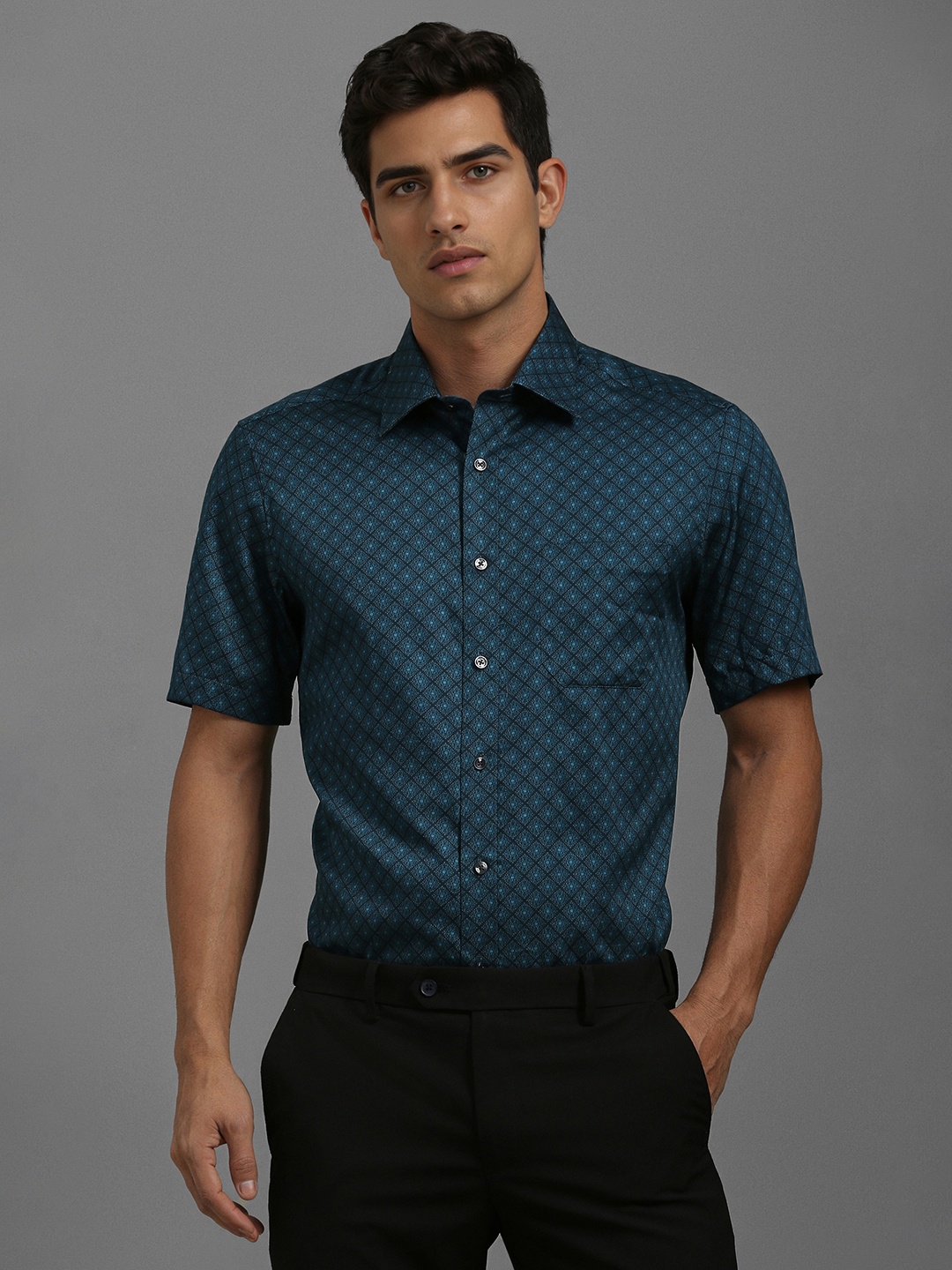 Louis Philippe Men Classic Fit Spread Collar Geometric Printed Cotton Formal Shirt, Olive
Louis Philippe Men Classic Fit Spread Collar Geometric Printed Cotton Formal Shirt, Olive