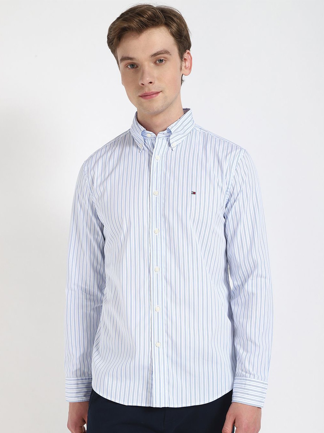 Tommy Hilfiger Men Relaxed Fit Spread Collar Vertical Striped Cotton Casual Shirt, White
Tommy Hilfiger Men Relaxed Fit Spread Collar Vertical Striped Cotton Casual Shirt, White