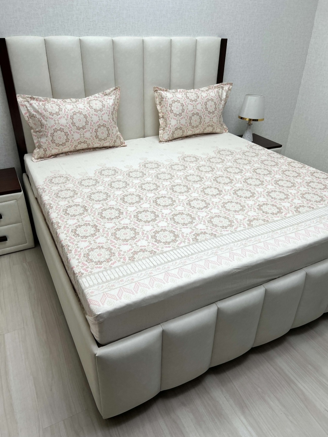 Pure Decor Royal Passion White Printed Cotton 250 TC Queen Bedsheet Set 2.28 m x 2.54 m, Peach
Pure Decor Royal Passion White Printed Cotton 250 TC Queen Bedsheet Set 2.28 m x 2.54 m, Peach