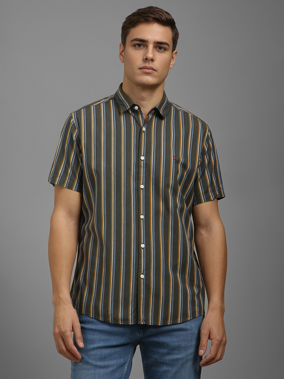 Louis Philippe Jeans Men Slim Fit Spread Collar Vertical Striped Cotton Casual Shirt, Olive
Louis Philippe Jeans Men Slim Fit Spread Collar Vertical Striped Cotton Casual Shirt, Olive