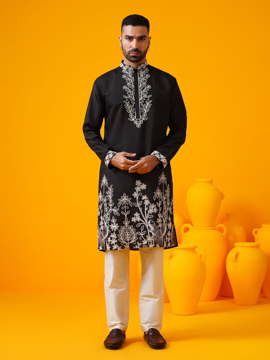 SOJANYA LUXE Floral Embroidered Mandarin Collar Straight Kurta With Trouser, Black
SOJANYA LUXE Floral Embroidered Mandarin Collar Straight Kurta With Trouser, Black