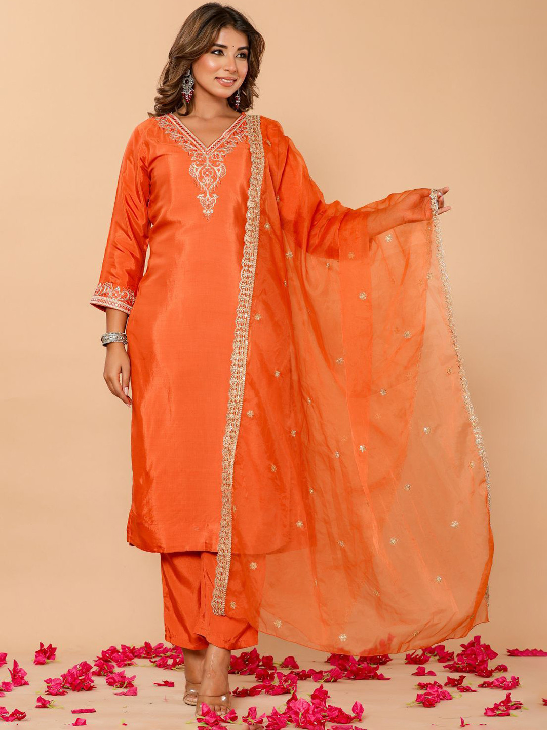 Do Dhaage Ethnic Motifs Embroidered V-Neck Straight Kurta With Trousers & Dupatta, Orange
Do Dhaage Ethnic Motifs Embroidered V-Neck Straight Kurta With Trousers & Dupatta, Orange