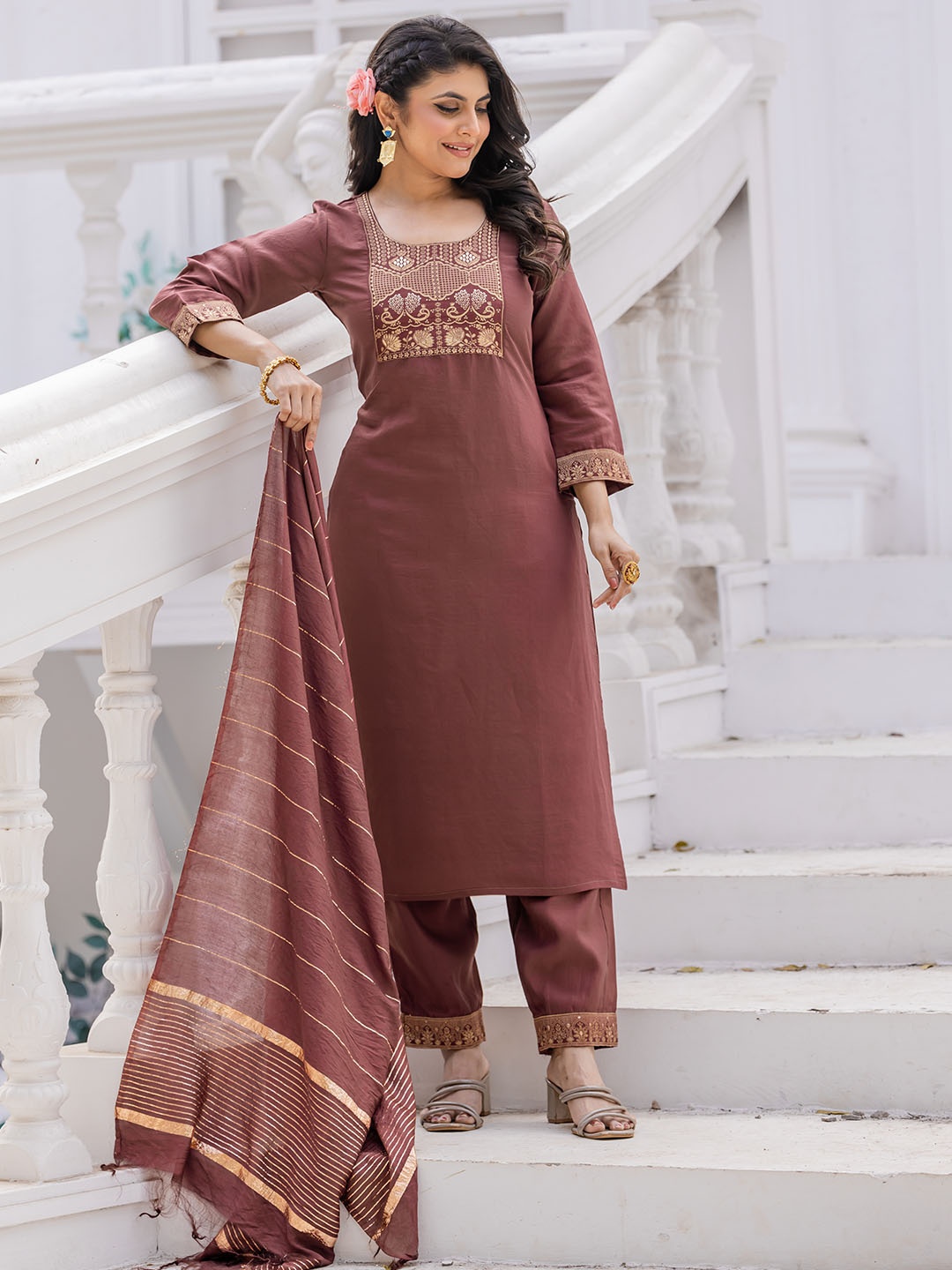 BLACK SCISSOR Floral Printed Straight Thread Work Kurta With Trousers And Dupatta, Brown
BLACK SCISSOR Floral Printed Straight Thread Work Kurta With Trousers And Dupatta, Brown