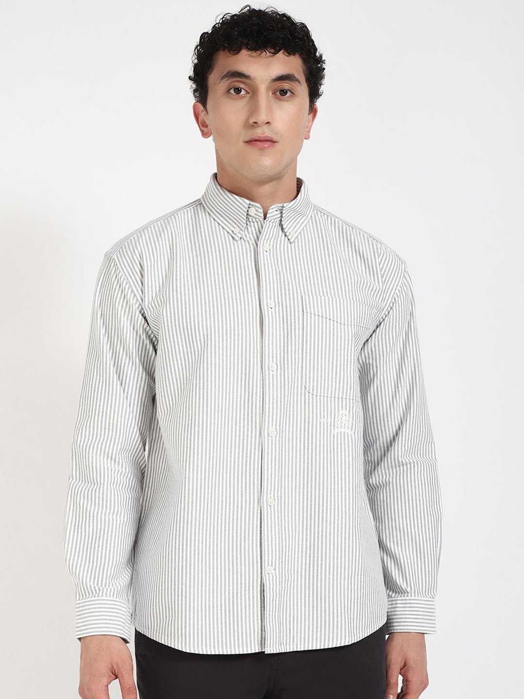 Tommy Hilfiger Men Relaxed Fit Spread Collar Vertical Striped Cotton Casual Shirt, White
Tommy Hilfiger Men Relaxed Fit Spread Collar Vertical Striped Cotton Casual Shirt, White