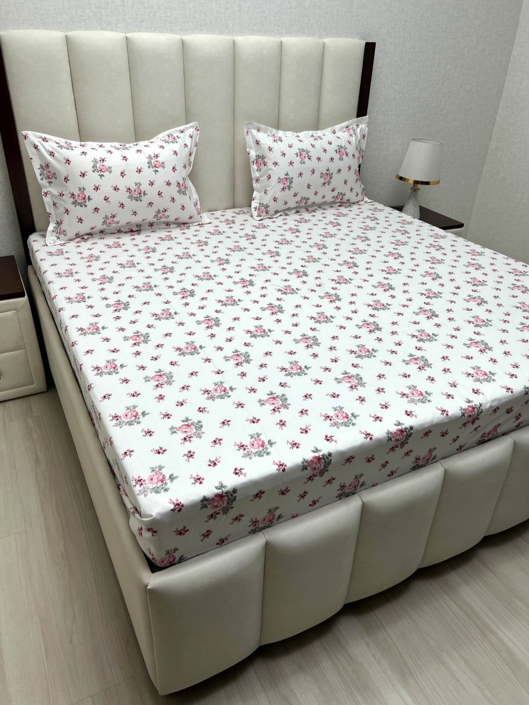 Pure Decor Royal Passion White Printed Cotton 260 TC Queen Bedsheet Set 2.28m x 2.54m
Pure Decor Royal Passion White Printed Cotton 260 TC Queen Bedsheet Set 2.28m x 2.54m