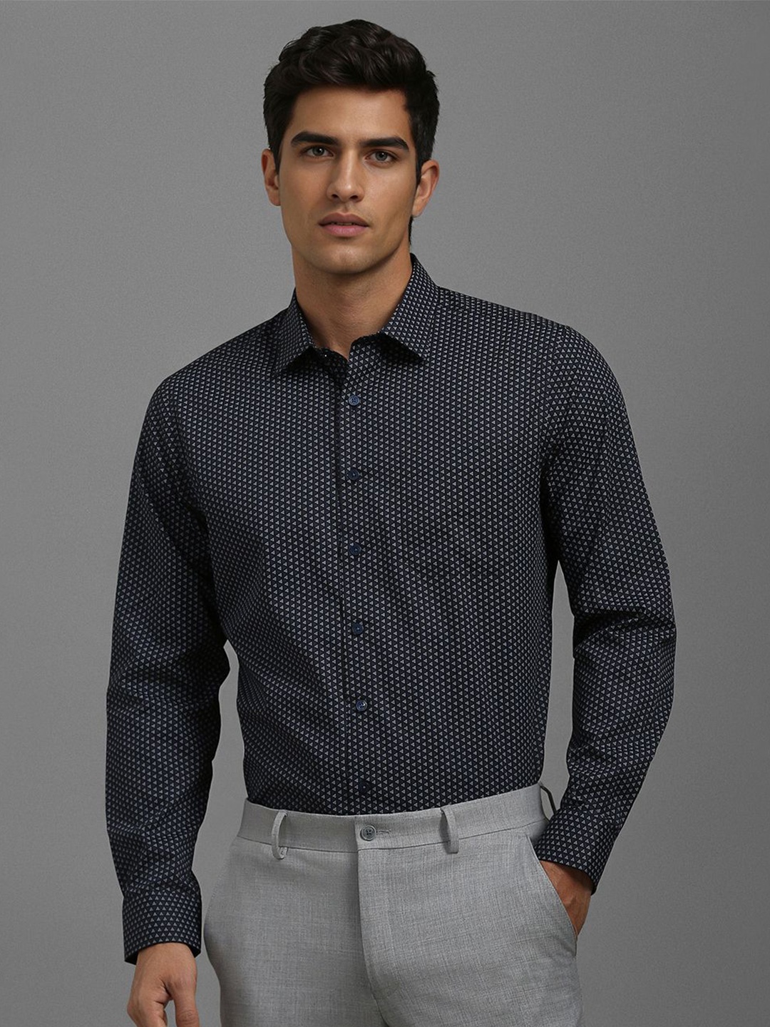 Louis Philippe Men Slim Fit Spread Collar Geometric Printed Cotton Formal Shirt, Black
Louis Philippe Men Slim Fit Spread Collar Geometric Printed Cotton Formal Shirt, Black
