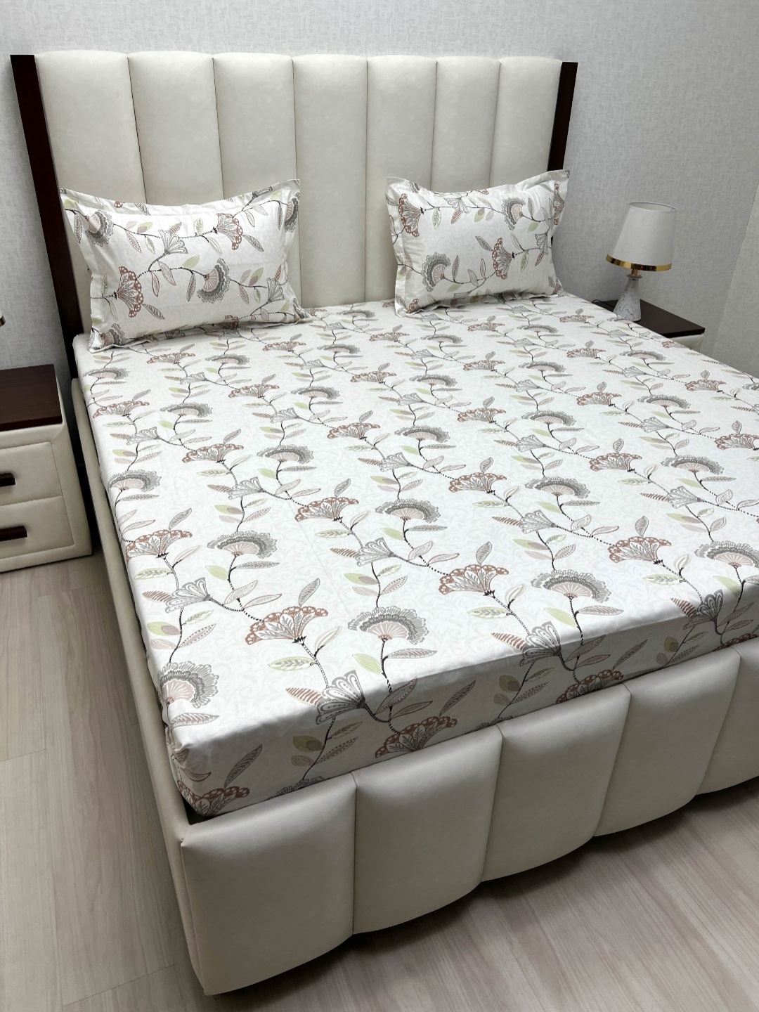 Pure Decor Royal Passion Grey Printed Cotton 300 TC Queen Bedsheet Set 2.28 m x 2.54 m, White
Pure Decor Royal Passion Grey Printed Cotton 300 TC Queen Bedsheet Set 2.28 m x 2.54 m, White