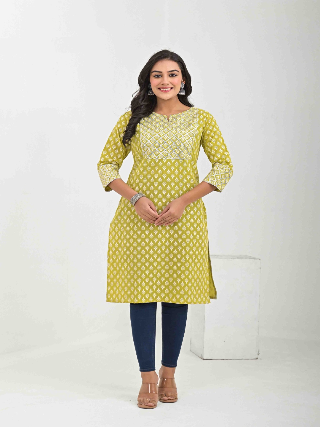 KASHISHIYA Floral Printed Gotta Patti Work Notch Neck Pure Cotton Straight Kurta, Yellow
KASHISHIYA Floral Printed Gotta Patti Work Notch Neck Pure Cotton Straight Kurta, Yellow