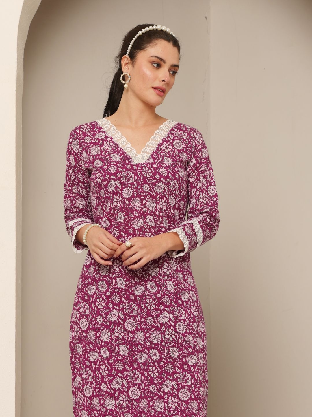 Lative Colours of Fashion Floral Printed Pure Cotton Kurta with Trousers & Dupatta, Purple
Lative Colours of Fashion Floral Printed Pure Cotton Kurta with Trousers & Dupatta, Purple