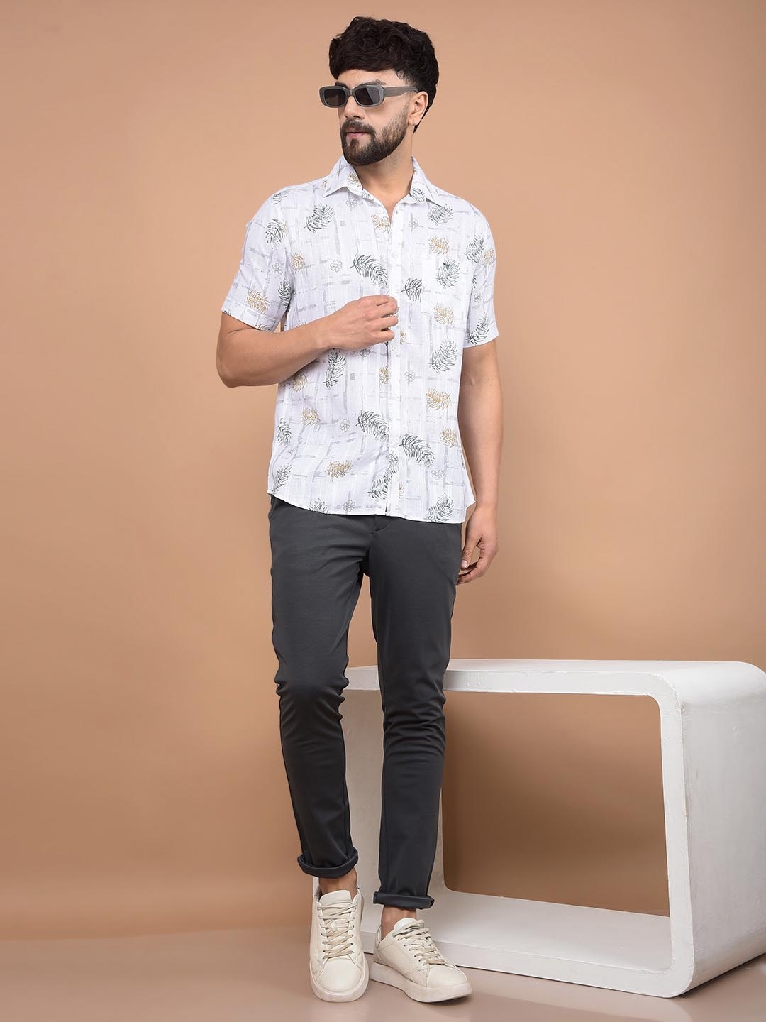 Crimsoune Club Men Premium Slim Fit Spread Collar Floral Printed Cotton Casual Shirt, White
Crimsoune Club Men Premium Slim Fit Spread Collar Floral Printed Cotton Casual Shirt, White