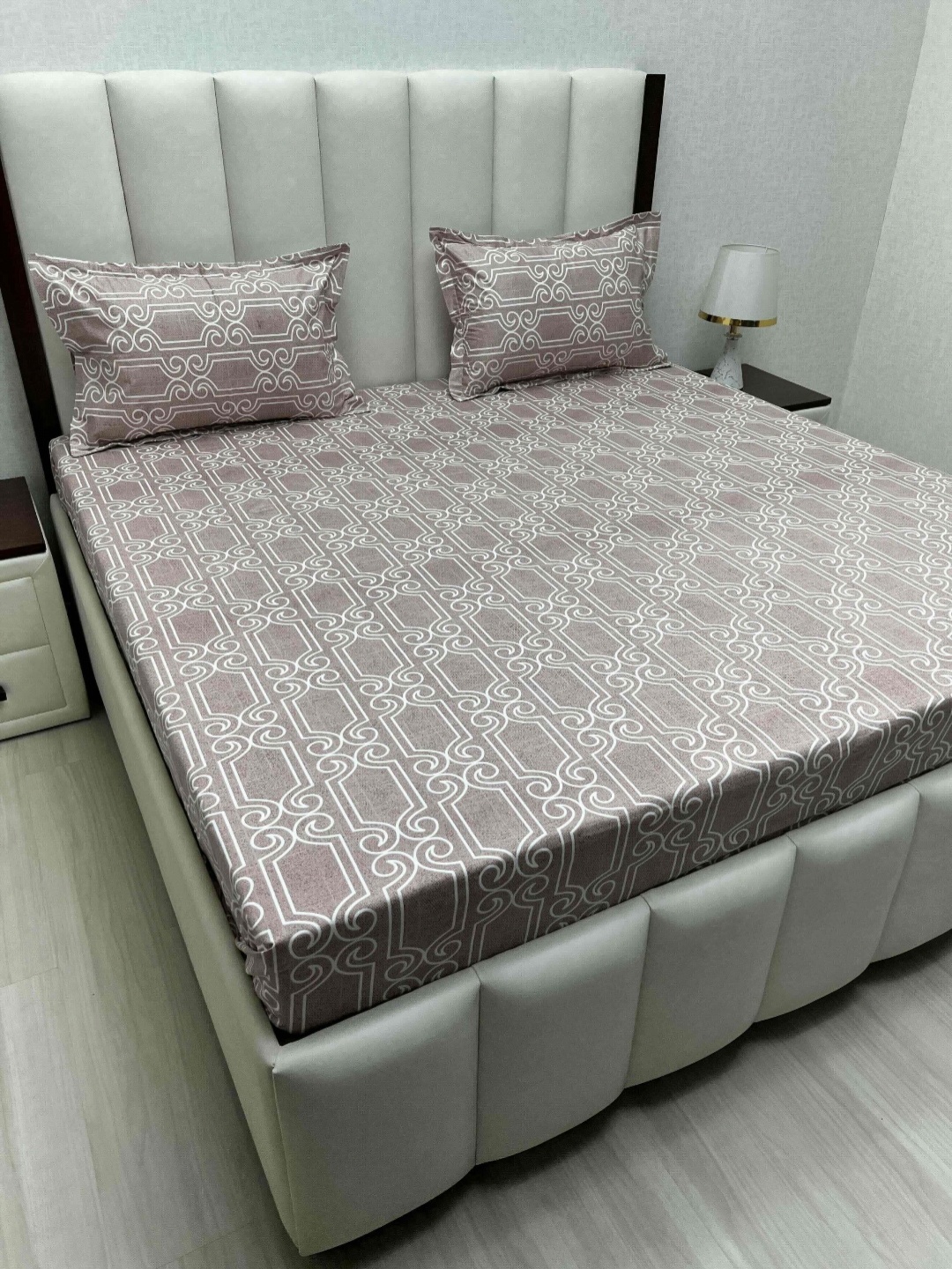 Pure Decor Royal Passion Brown Printed 260 TC Pure Cotton Queen Bedsheet 2.28 m x 2.54m
Pure Decor Royal Passion Brown Printed 260 TC Pure Cotton Queen Bedsheet 2.28 m x 2.54m