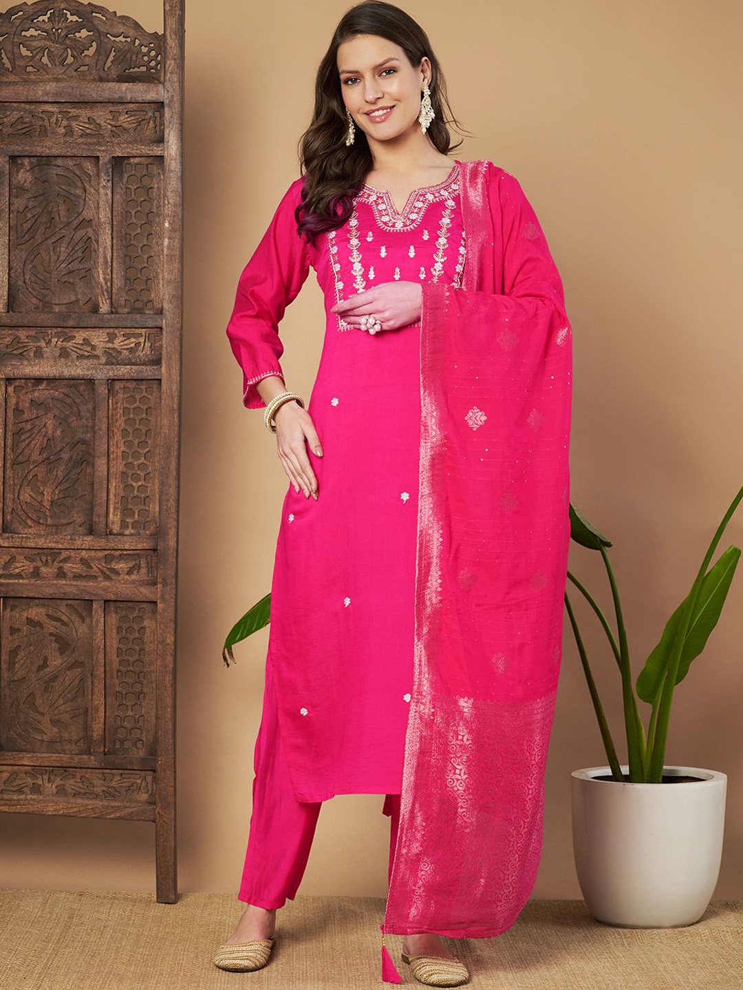 Growdamy Embroidered Notch Neck Chanderi Cotton Straight Kurta With Trousers & Dupatta, Pink
Growdamy Embroidered Notch Neck Chanderi Cotton Straight Kurta With Trousers & Dupatta, Pink