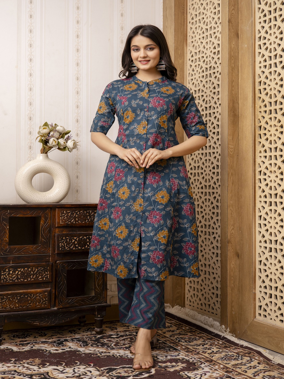ANNAYEMA APPARELS Floral Printed Mandiran Collar Pure Cotton A-Line Kurta With Palazzo, Green
ANNAYEMA APPARELS Floral Printed Mandiran Collar Pure Cotton A-Line Kurta With Palazzo, Green