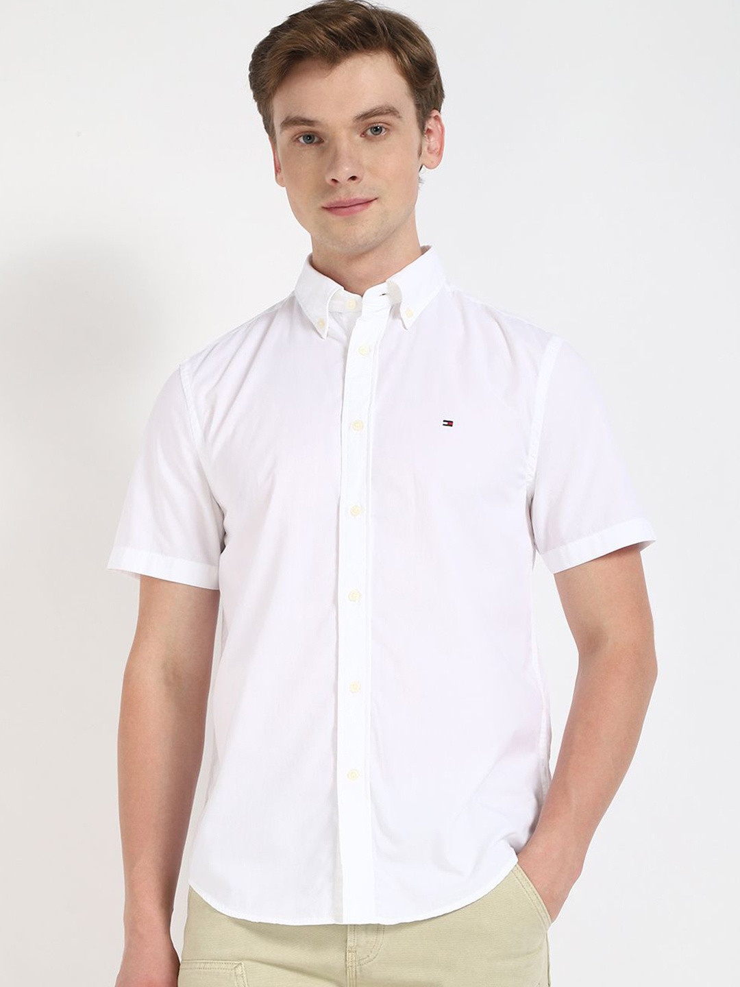 Tommy Hilfiger Men Slim Fit Button-Down Collar Solid Cotton Casual Shirt, White
Tommy Hilfiger Men Slim Fit Button-Down Collar Solid Cotton Casual Shirt, White