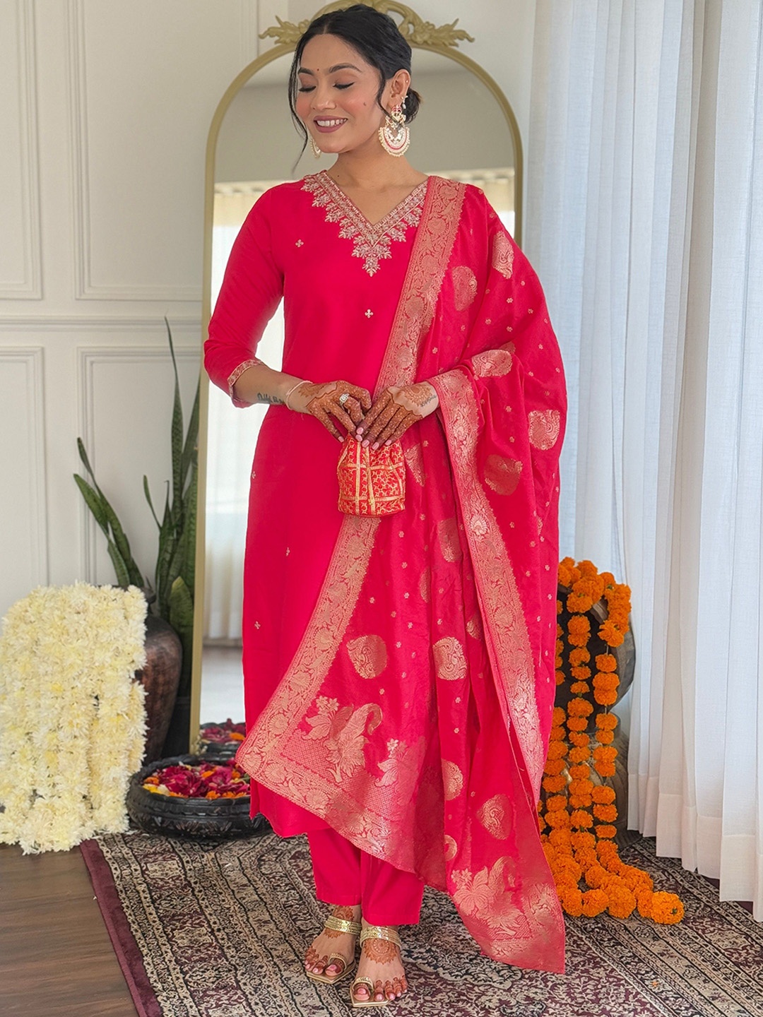 KALINI Floral Embroidered V-Neck Sequinned Straight Kurta With Trousers & Dupatta, Pink
KALINI Floral Embroidered V-Neck Sequinned Straight Kurta With Trousers & Dupatta, Pink