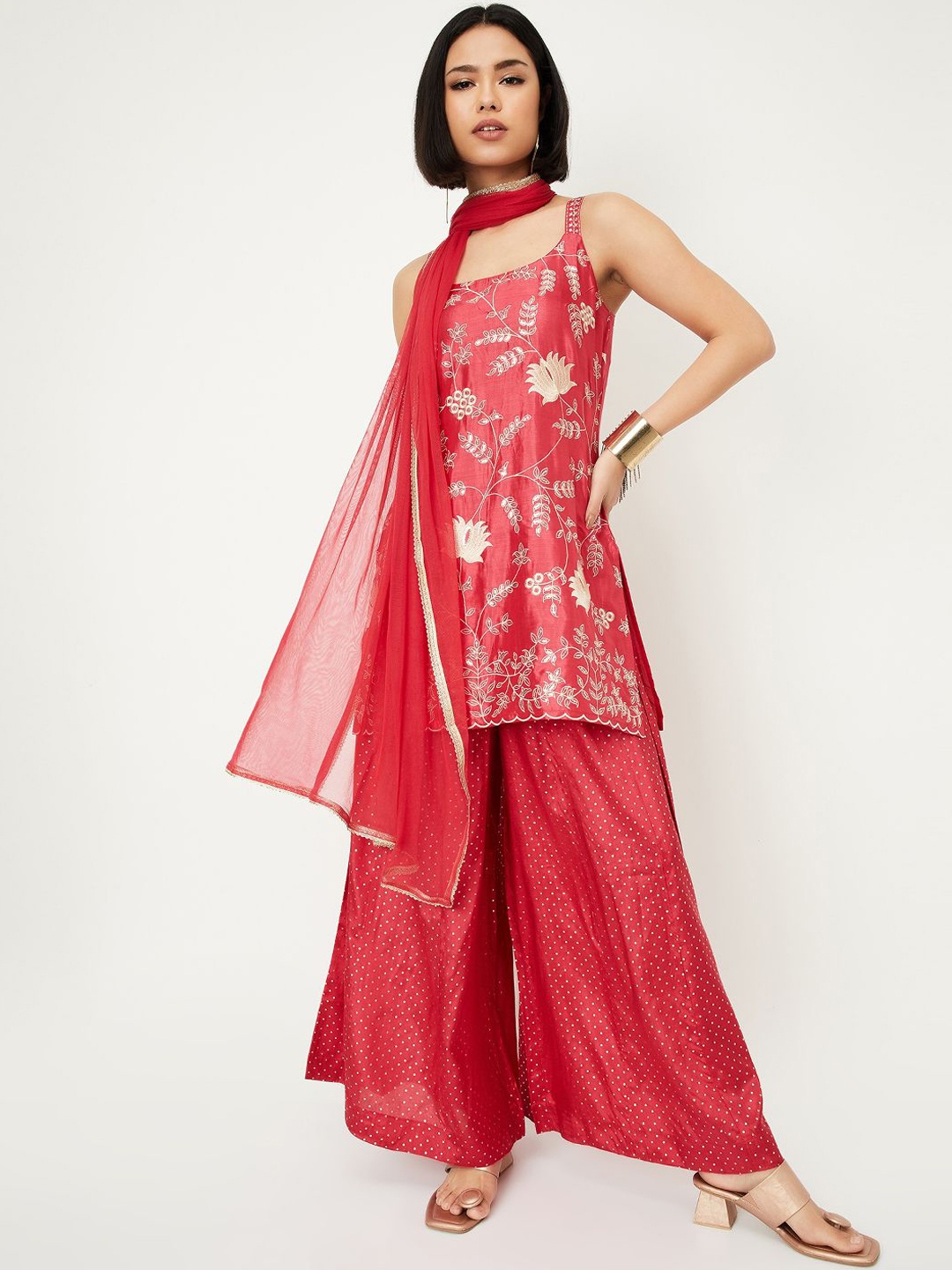 max Floral Embroidered Sequinned Sleeveless Straight Kurti With Palazzos & Dupatta, Red
max Floral Embroidered Sequinned Sleeveless Straight Kurti With Palazzos & Dupatta, Red
