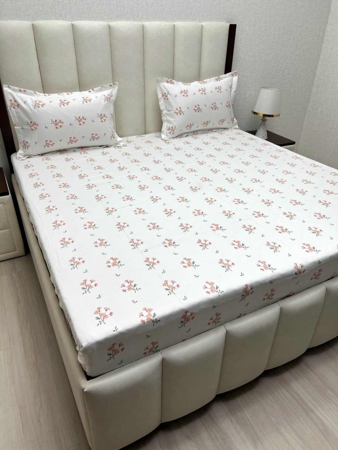 Pure Decor White & Peach-Coloured Printed 250 TC Queen Bedsheet Sets 2.28 m x 2.54 m
Pure Decor White & Peach-Coloured Printed 250 TC Queen Bedsheet Sets 2.28 m x 2.54 m
