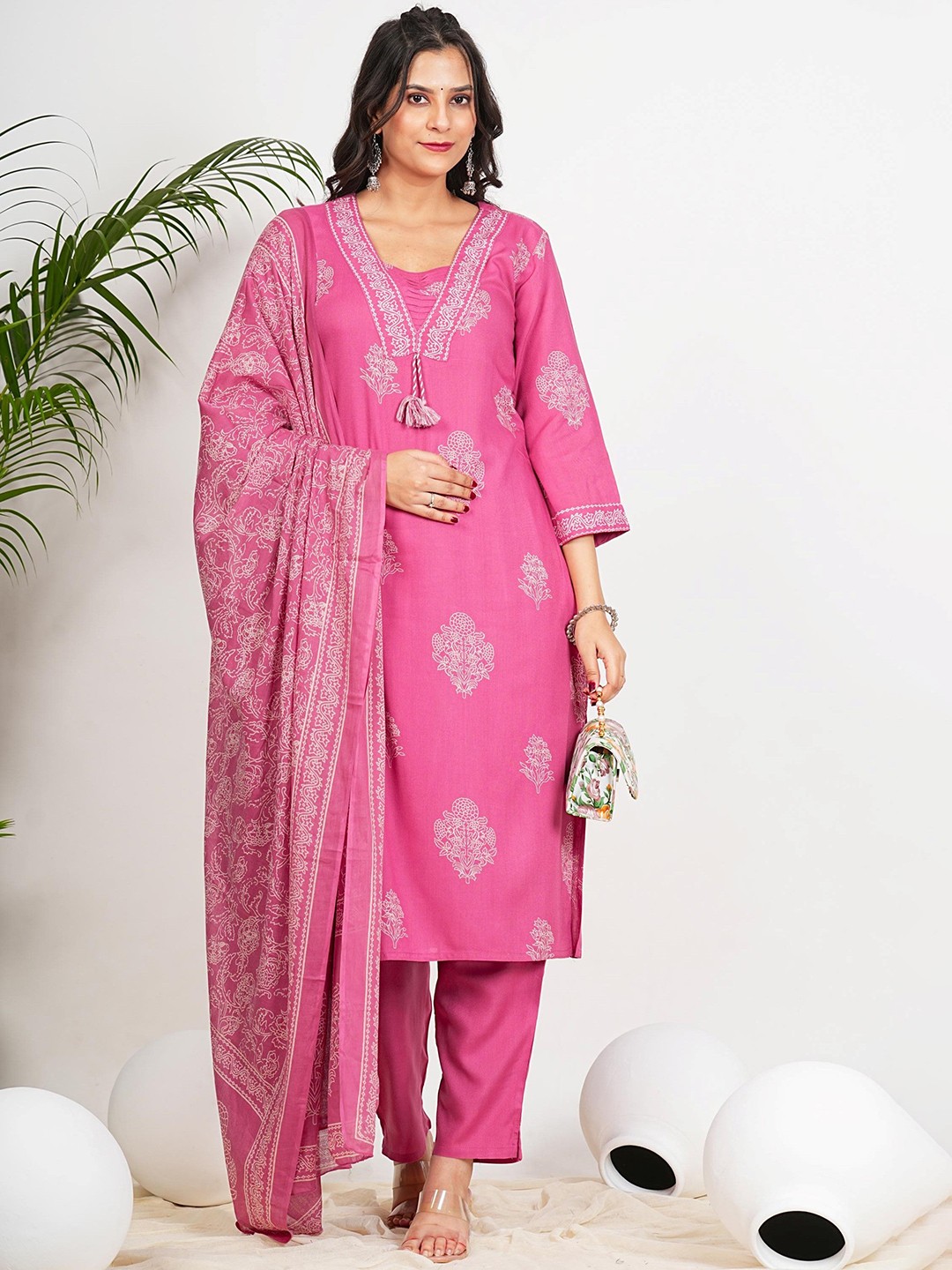 Vbuyz Floral Printed V-Neck Pure Cotton Straight Kurta with Trousers And Dupatta, Pink
Vbuyz Floral Printed V-Neck Pure Cotton Straight Kurta with Trousers And Dupatta, Pink