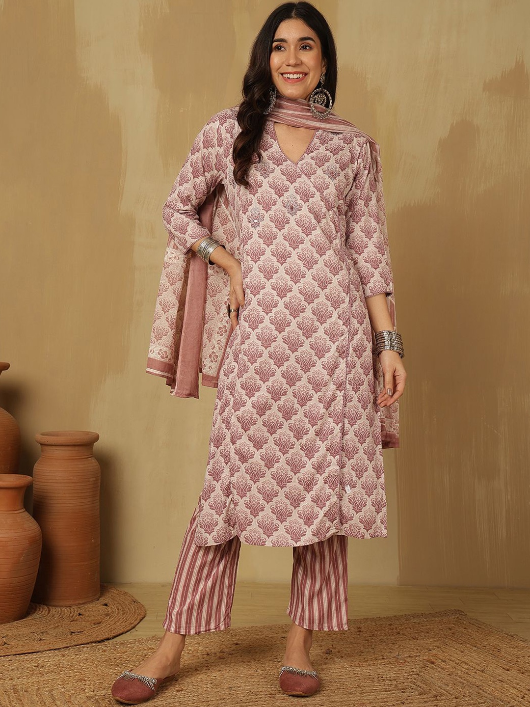 Sangria Pink Ethnic Motifs Printed Mirror Work Striaght Kurta With Trouser And Dupatta
Sangria Pink Ethnic Motifs Printed Mirror Work Striaght Kurta With Trouser And Dupatta