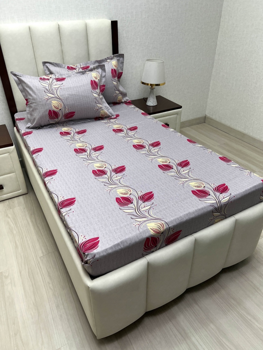 Pure Decor Lounge Fur Purple Printed 240 TC Pure Cotton Single Bedsheet Set-1.73m x 2.36m
Pure Decor Lounge Fur Purple Printed 240 TC Pure Cotton Single Bedsheet Set-1.73m x 2.36m