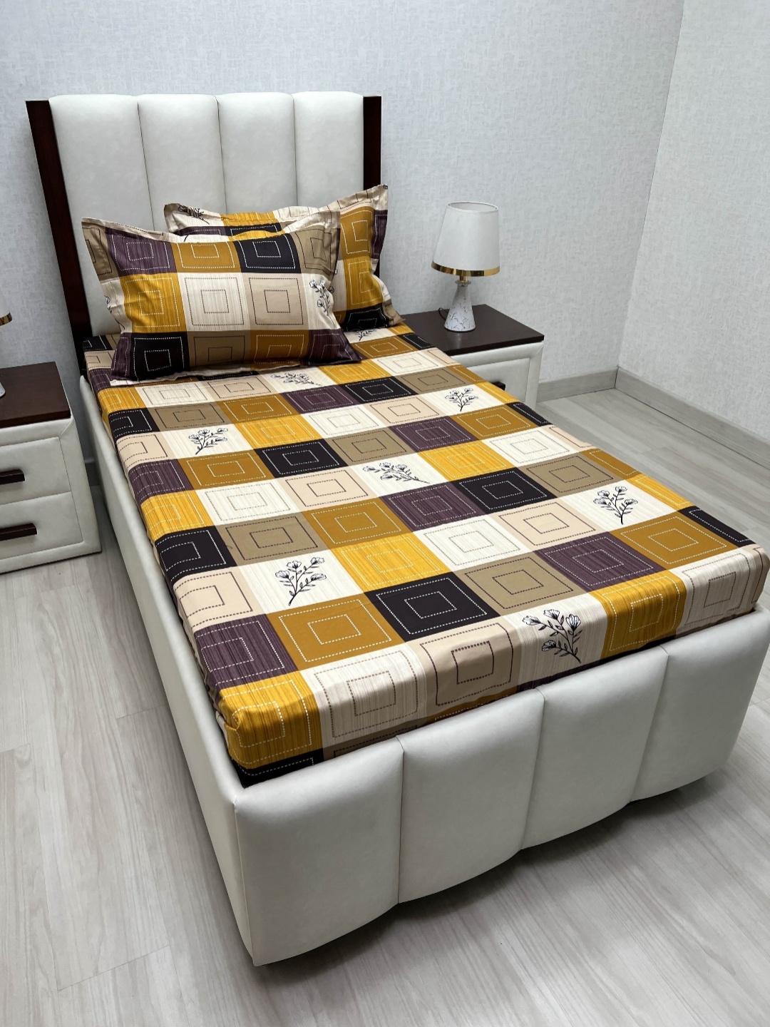 Pure Decor Yellow Geometric Printed Pure Cotton 230 TC Single Bedsheet Set-1.73m x 2.36m, White
Pure Decor Yellow Geometric Printed Pure Cotton 230 TC Single Bedsheet Set-1.73m x 2.36m, White