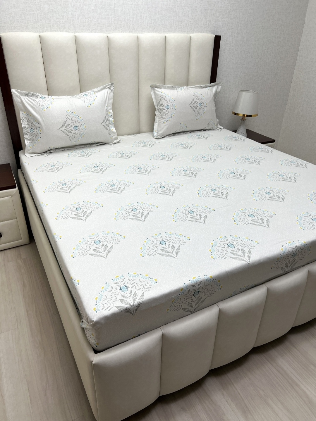 Pure Decor Royal Passion White Printed Pure Cotton 380TC Queen Bedsheet Sets 2.28m x 2.54m
Pure Decor Royal Passion White Printed Pure Cotton 380TC Queen Bedsheet Sets 2.28m x 2.54m