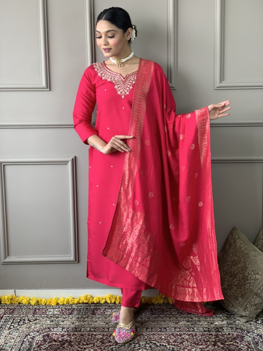 Moda Rapido Floral Embroidered Notch Neck Straight Kurta With Trousers And Dupatta, Pink
Moda Rapido Floral Embroidered Notch Neck Straight Kurta With Trousers And Dupatta, Pink