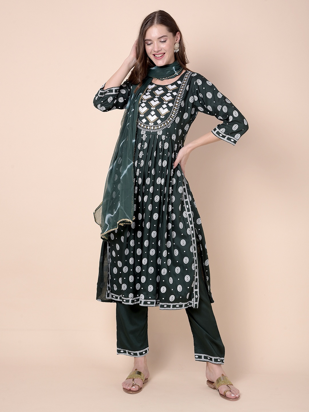 Moda Rapido Women Embroidered Regular Thread Work Kurta with Trousers & With Dupatta, Green
Moda Rapido Women Embroidered Regular Thread Work Kurta with Trousers & With Dupatta, Green