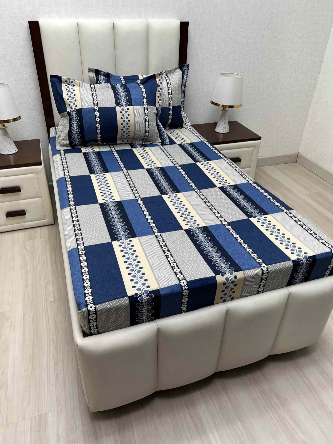 Pure Decor Lounge Fur Blue Printed Cotton 210 TC Single Bedsheet Set-2.36 m x 1.73 m
Pure Decor Lounge Fur Blue Printed Cotton 210 TC Single Bedsheet Set-2.36 m x 1.73 m