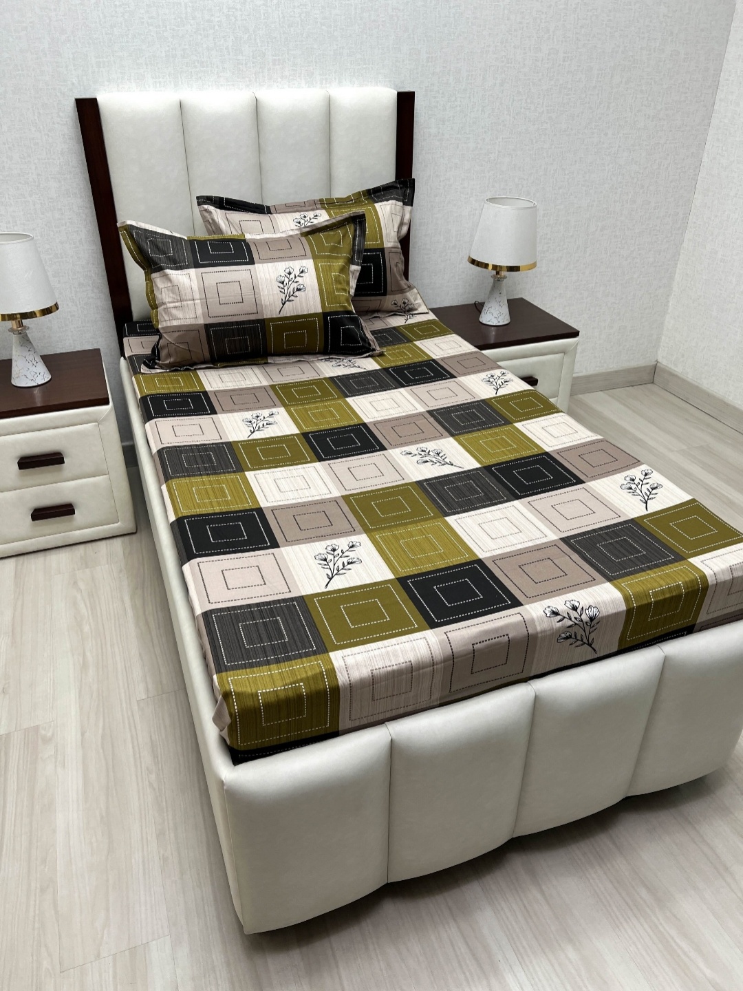 Pure Decor Lounge Fur Green Printed 200 TC Pure Cotton Single Bedsheet Set-1.73 m x 2.36m
Pure Decor Lounge Fur Green Printed 200 TC Pure Cotton Single Bedsheet Set-1.73 m x 2.36m