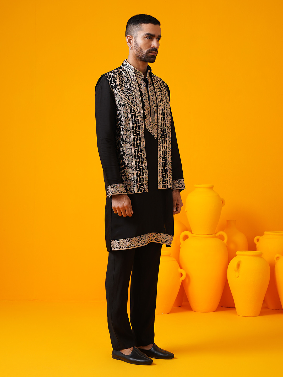 SOJANYA LUXE Ethnic Motifs Embroidered Mandarin Collar Straight Kurta & Trouser & Jacket, Black
SOJANYA LUXE Ethnic Motifs Embroidered Mandarin Collar Straight Kurta & Trouser & Jacket, Black