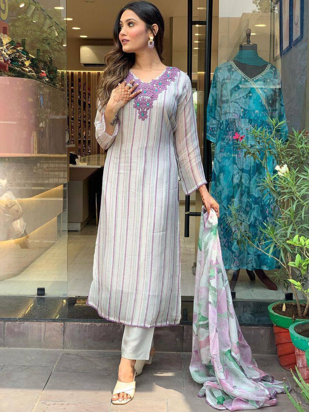 Moda Rapido Women Ethnic Motifs Embroidered Regular Patchwork Kurta with Trousers & With Dupatta, White
Moda Rapido Women Ethnic Motifs Embroidered Regular Patchwork Kurta with Trousers & With Dupatta, White