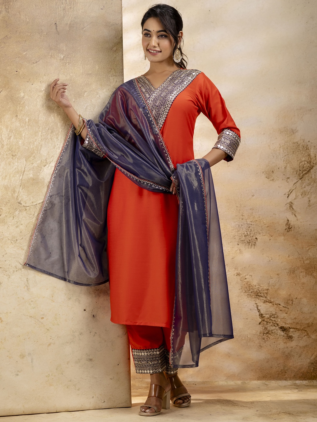 VredeVogel Ethnic Motifs Embroidered V-Neck Straight Kurta With Trousers And Dupatta, Peach
VredeVogel Ethnic Motifs Embroidered V-Neck Straight Kurta With Trousers And Dupatta, Peach