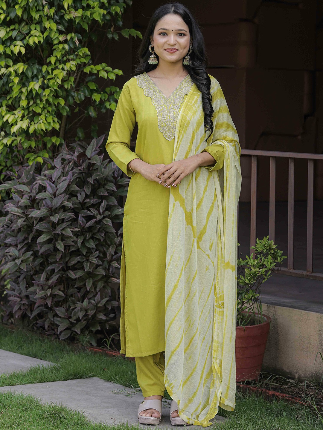 Vintro Women Embroidered Regular Sequinned Kurta with Trousers & With Dupatta, Olive
Vintro Women Embroidered Regular Sequinned Kurta with Trousers & With Dupatta, Olive