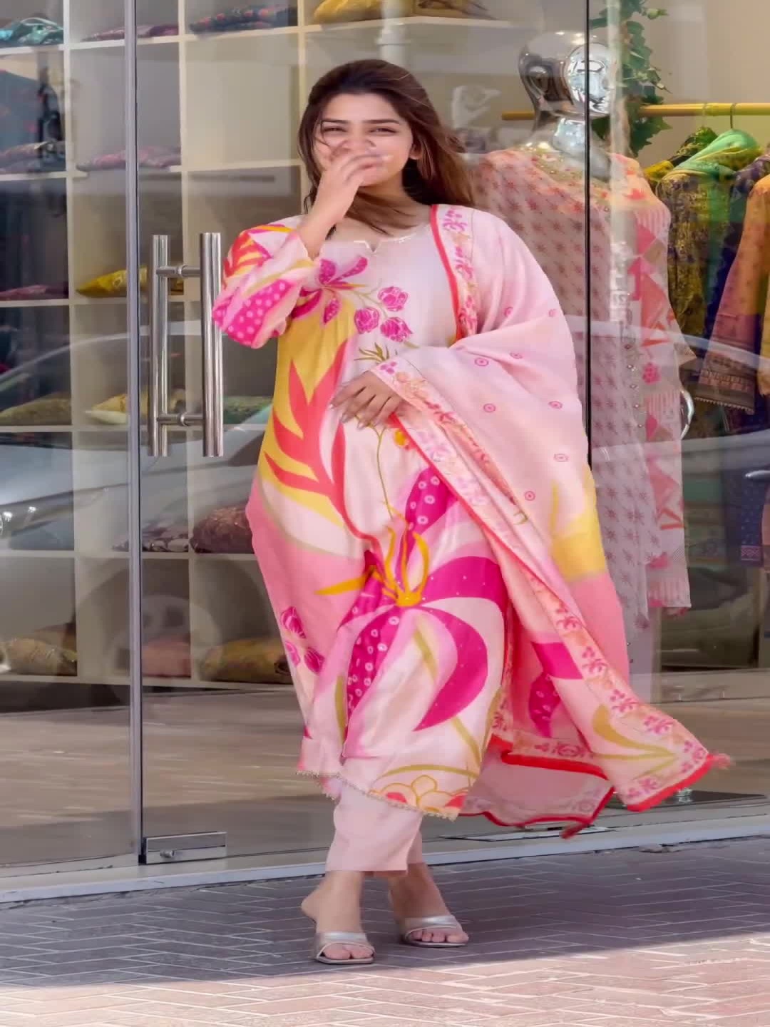 Moda Rapido Women Floral Printed Regular Thread Work Kurta with Trousers & With Dupatta, Pink
Moda Rapido Women Floral Printed Regular Thread Work Kurta with Trousers & With Dupatta, Pink