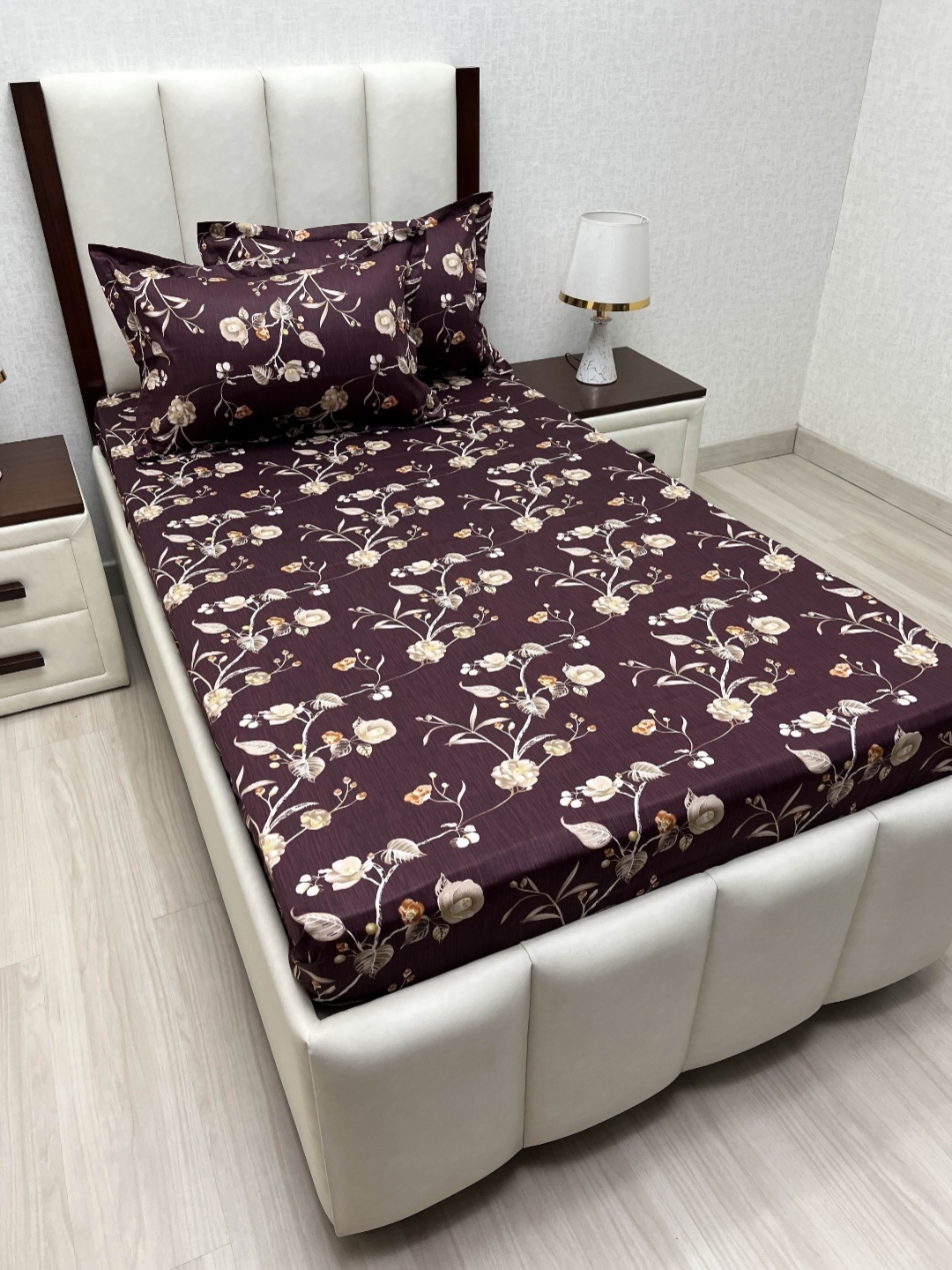 Pure Decor Purple & White Floral Pure Cotton 230 TCSingle Bedsheet Set 1.73 m x 2.36 m
Pure Decor Purple & White Floral Pure Cotton 230 TCSingle Bedsheet Set 1.73 m x 2.36 m