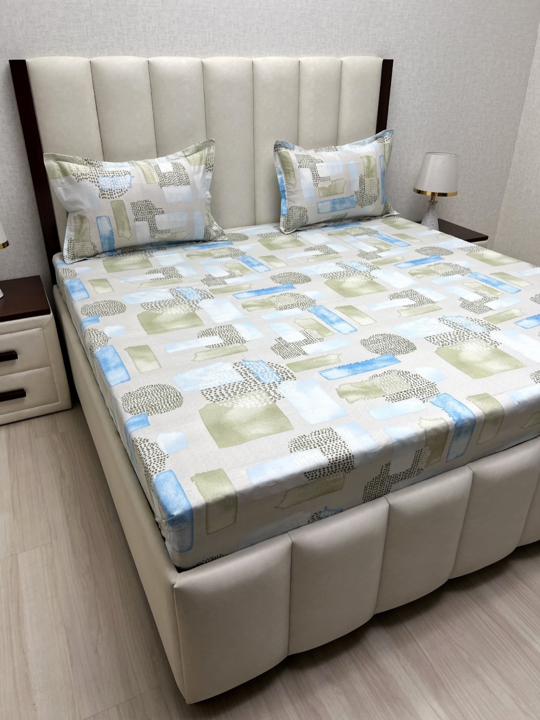 Pure Decor Royal Passion Blue Printed 380TC Pure Cotton Queen Bedsheet Set 2.28m x 2.54m, Beige
Pure Decor Royal Passion Blue Printed 380TC Pure Cotton Queen Bedsheet Set 2.28m x 2.54m, Beige