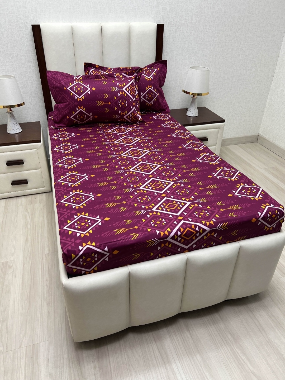 Pure Decor Lounge Fur Burgundy Printed Cotton 350 TC Single Bedsheet Set-2.36 m x 1.73 m
Pure Decor Lounge Fur Burgundy Printed Cotton 350 TC Single Bedsheet Set-2.36 m x 1.73 m