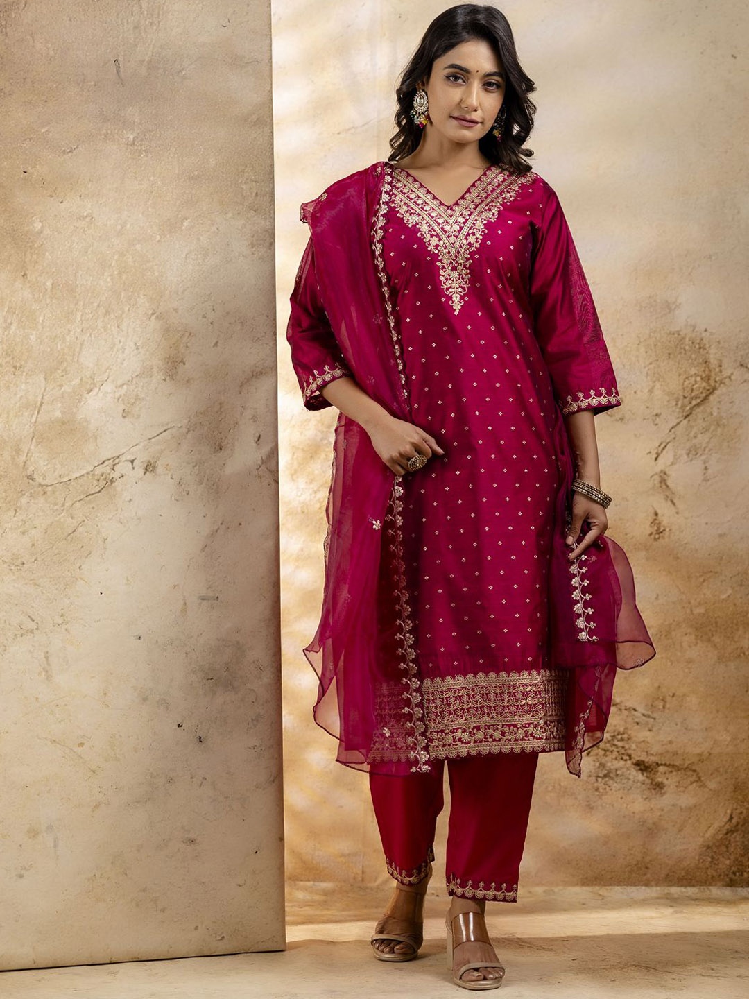 VredeVogel Ethnic Motifs Embroidered V-Neck Straight Kurta With Trousers And Dupatta, Pink
VredeVogel Ethnic Motifs Embroidered V-Neck Straight Kurta With Trousers And Dupatta, Pink