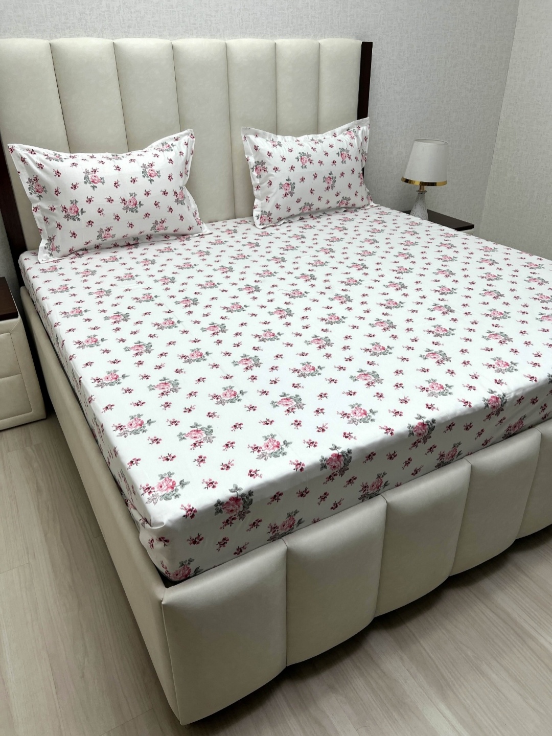 Pure Decor Royal Passion Pink Printed Pure Cotton 380TC Queen Bedsheet Set 2.28m x 2.54m
Pure Decor Royal Passion Pink Printed Pure Cotton 380TC Queen Bedsheet Set 2.28m x 2.54m