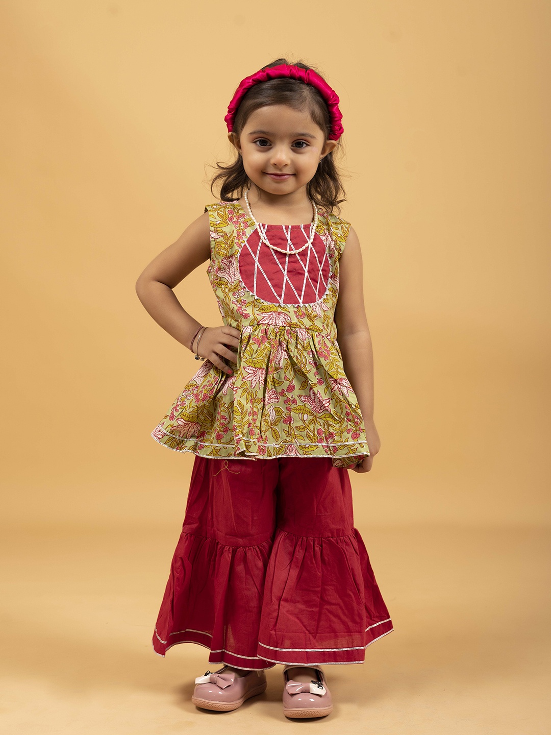 SPARSA Girls Floral Printed Pleated Gotta Patti Pure Cotton Anarkali Kurta With Sharara, Green
SPARSA Girls Floral Printed Pleated Gotta Patti Pure Cotton Anarkali Kurta With Sharara, Green