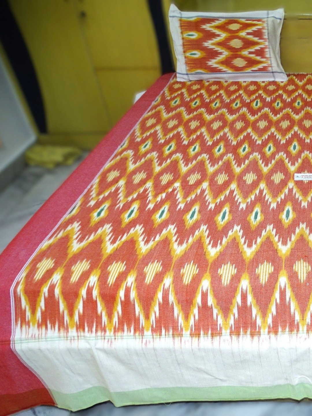 SR HANDLOOMS AND TEXTILES Red Printed Pure Cotton Queen Bedsheet With 2 Pillow Covers, Orange
SR HANDLOOMS AND TEXTILES Red Printed Pure Cotton Queen Bedsheet With 2 Pillow Covers, Orange