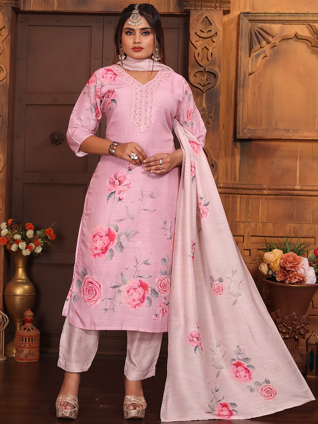Maheesha Women Floral Embroidered Regular Patchwork Kurta with Trousers & With Dupatta, Pink
Maheesha Women Floral Embroidered Regular Patchwork Kurta with Trousers & With Dupatta, Pink