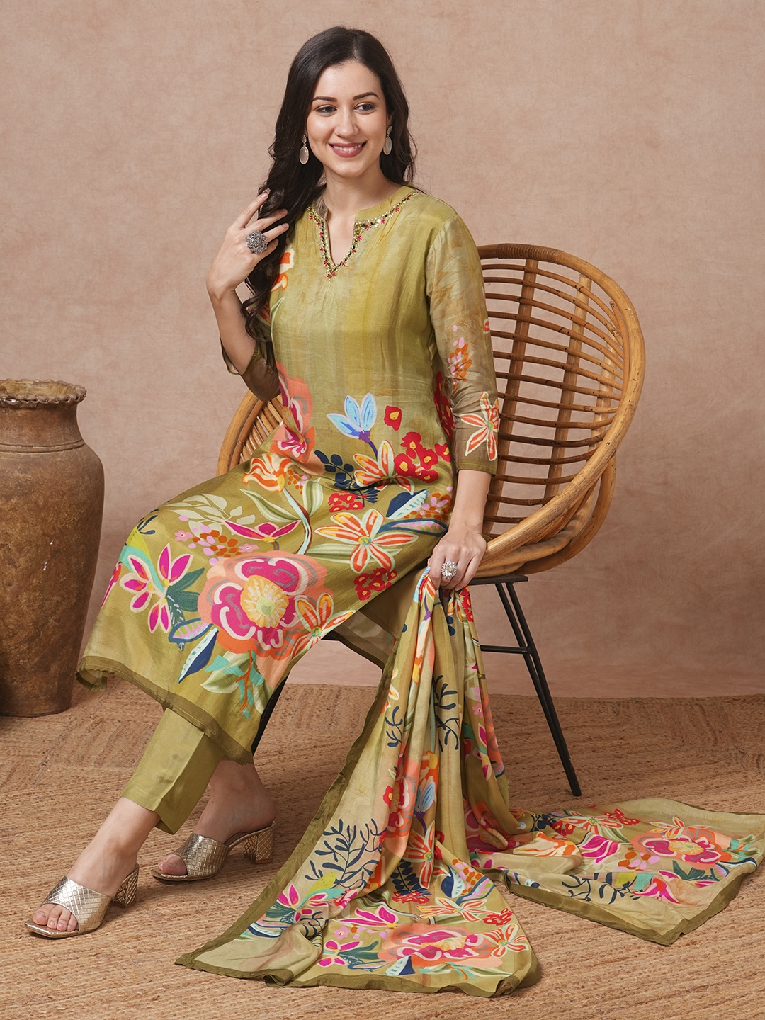 FASHOR Women Floral Printed Regular Thread Work Kurta with Trousers & With Dupatta, Green
FASHOR Women Floral Printed Regular Thread Work Kurta with Trousers & With Dupatta, Green